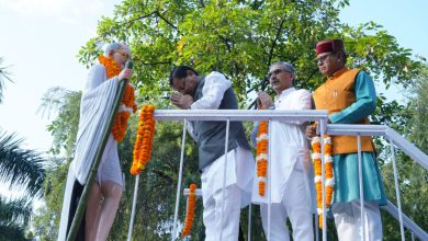 CM Dhami Paid Tribute to Mahatma Gandhi