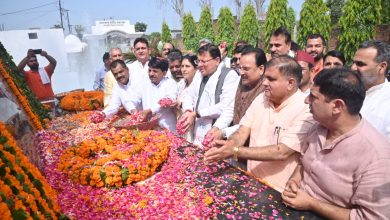Dhami Paid Tribute to State Martyrs at Memorial in Rampur Tiraha