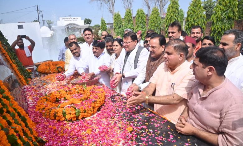 Dhami Paid Tribute to State Martyrs at Memorial in Rampur Tiraha