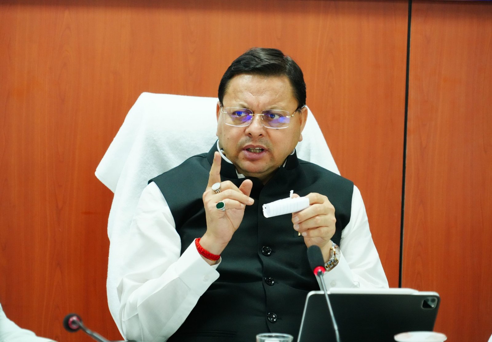 गलत तरीके से राशन कार्ड, आधार कार्ड, वोटर कार्ड, आयुष्मान कार्ड बनाने वालों पर हो कठोर कार्यवाही