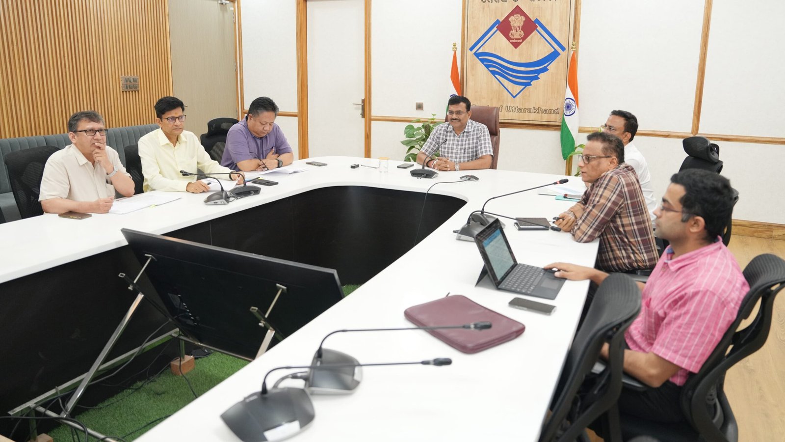मुख्य सचिव ने राजस्व अभिवृद्धि के सम्बन्ध में महत्त्वपूर्ण विभागों के साथ बैठक ली