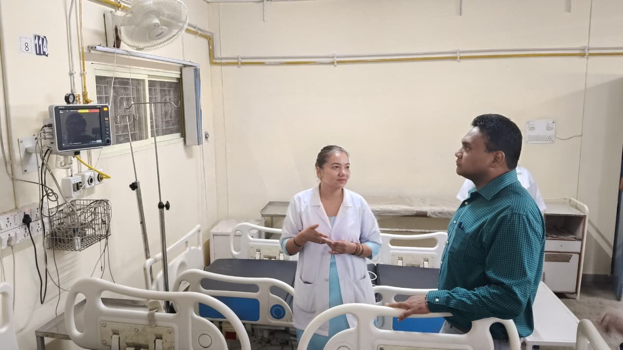 स्वास्थ्य सचिव ने किया अस्पतालों का निरीक्षण